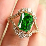 Elegantný prsteň so smaragdovým kameňom