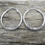 Retro náušnice s dvojfarebnými vyrezávanými krúžkami