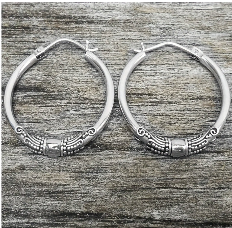 Retro náušnice s dvojfarebnými vyrezávanými krúžkami