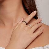 Strieborný prsteň s motívom labky