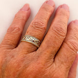 Lesklý dutý zlatý prsteň