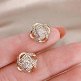 Skrútené kvetinové náušnice v tvare špirály