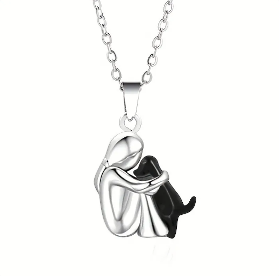 Náhrdelník s dievčaťom a psom v objatí