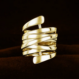 Geometrický kovový prsteň