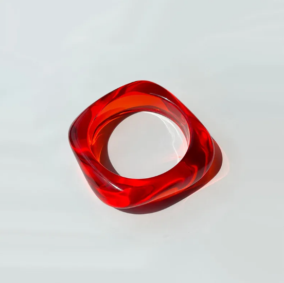 Farebný akrylový štvorcový náramok