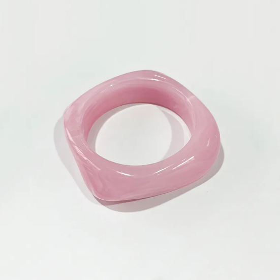 Farebný akrylový štvorcový náramok