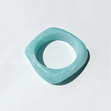 Farebný akrylový štvorcový náramok