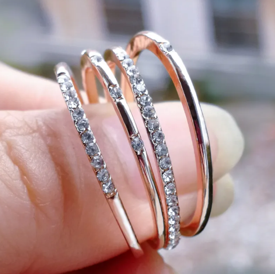 Štvorcový prsteň so zirkónom a štyrmi diamantmi