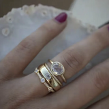 Štvorcový prsteň so zirkónom a štyrmi diamantmi