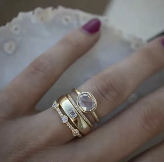 Štvorcový prsteň so zirkónom a štyrmi diamantmi