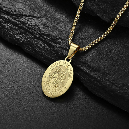 Oválny náhrdelník s anjelom z nehrdzavejúcej ocele